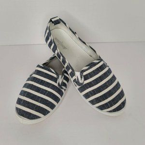 West Loop Womens size M (7-8) White w/ Grey Stripe